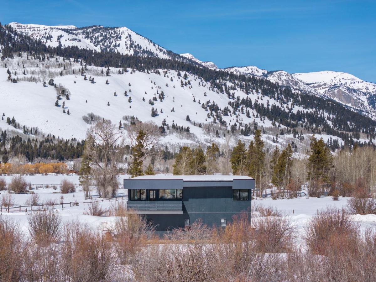 Secluded Mountain View Getaway - Near Jackson Hole - BBQ, Patio Wildlife! - B&B Wilson