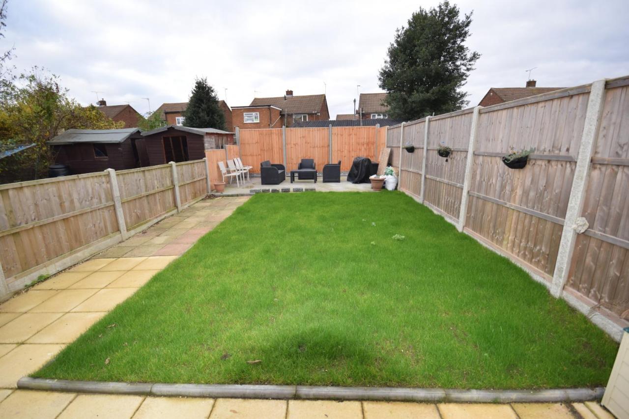 Bright and Cosy Studio Apartment by Jesswood Properties Short Lets With Free Parking Near M1 & Luton Airport - Chambres d'hôtes Luton