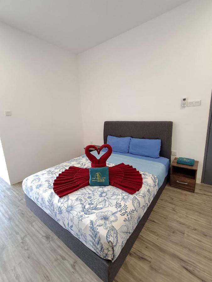 Pakboy Podium 3 bed room - Ferienwohnung Kuching