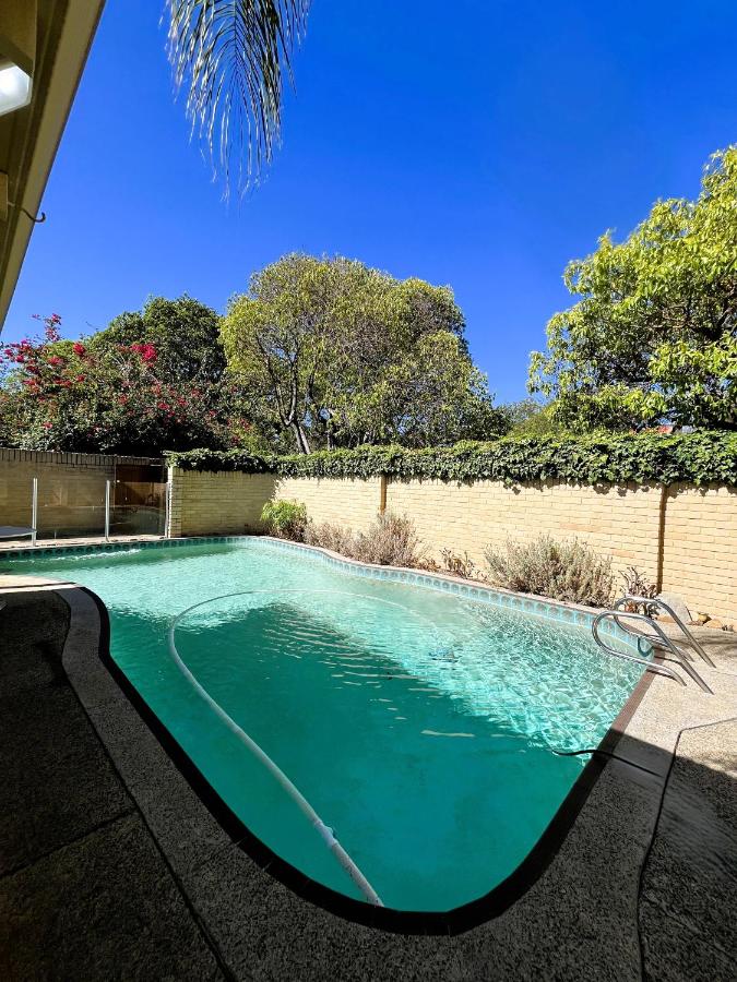 17 Rare Urban Style 4br Nedlands &pool - B&B