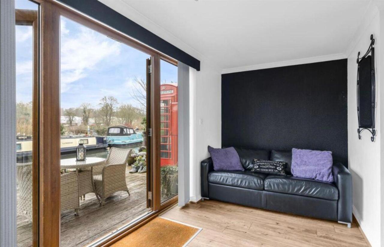 Hertford - Sleeps 2 - 92 Walking Score - Garden - B&B