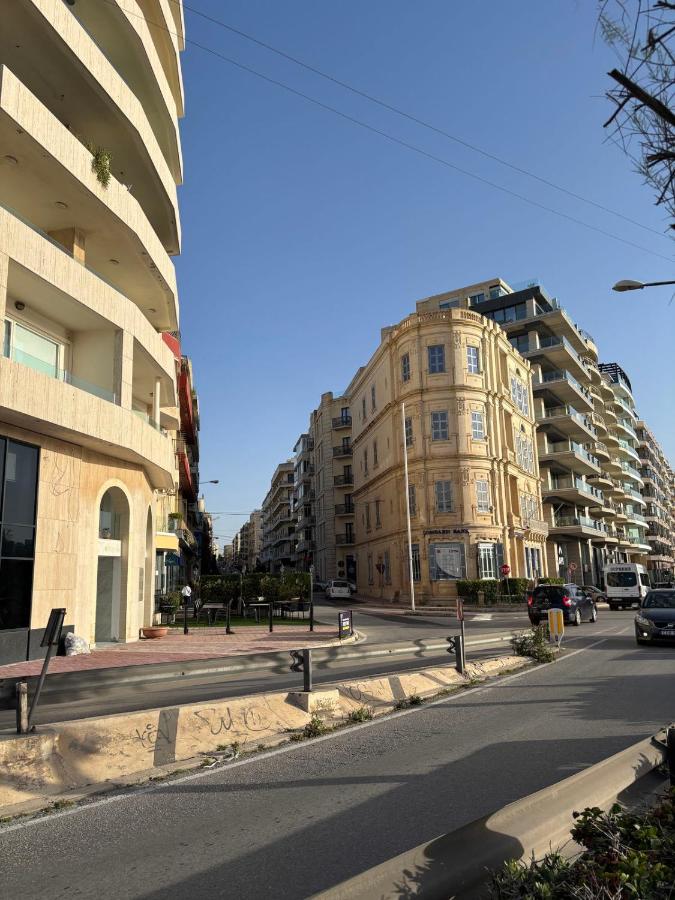 Zero55Rooms 3-bed 3-bath apartment with sea views - B&B Sliema