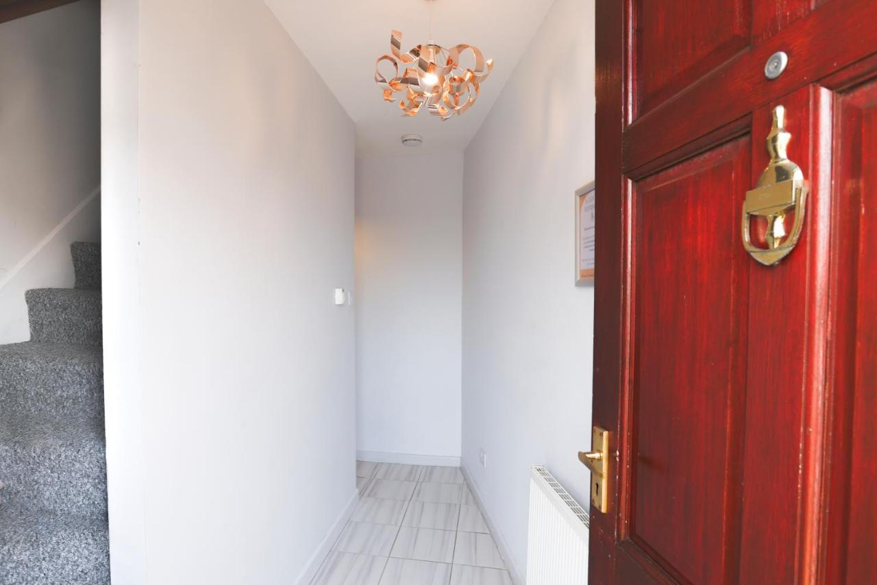 Pittville Place - Near Cheltenham Town - 2 Bed Home - Sleeps 6 - Chambres d’hôtes Cheltenham