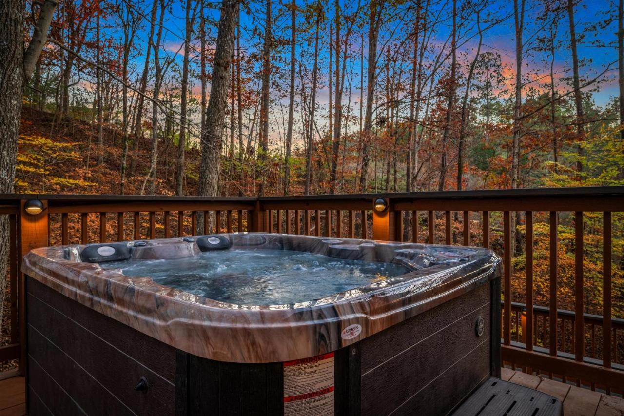 Privacy Fire Pit Game Room Hot Tub WiFi - B&B Sevierville