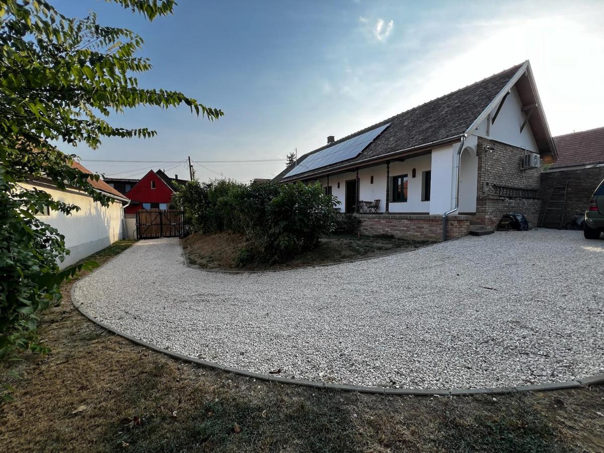 Singer Vendégház - B&B Bonyhád