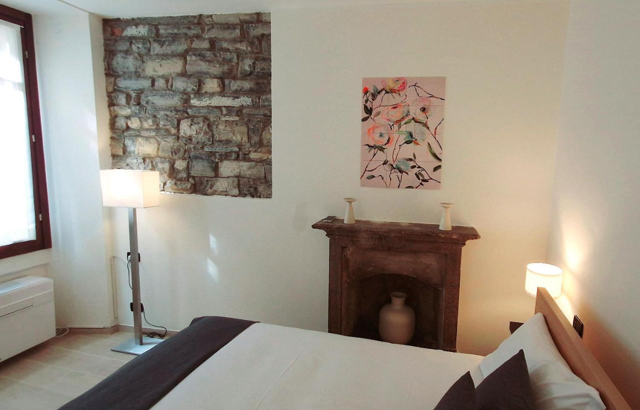 CASA LUINI - new, welcoming and modern apartment in the historic centre of Como, with 2 bedrooms and 1 complete bathroom and a fully equipped kitchen - Chambres d'hôtes Côme
