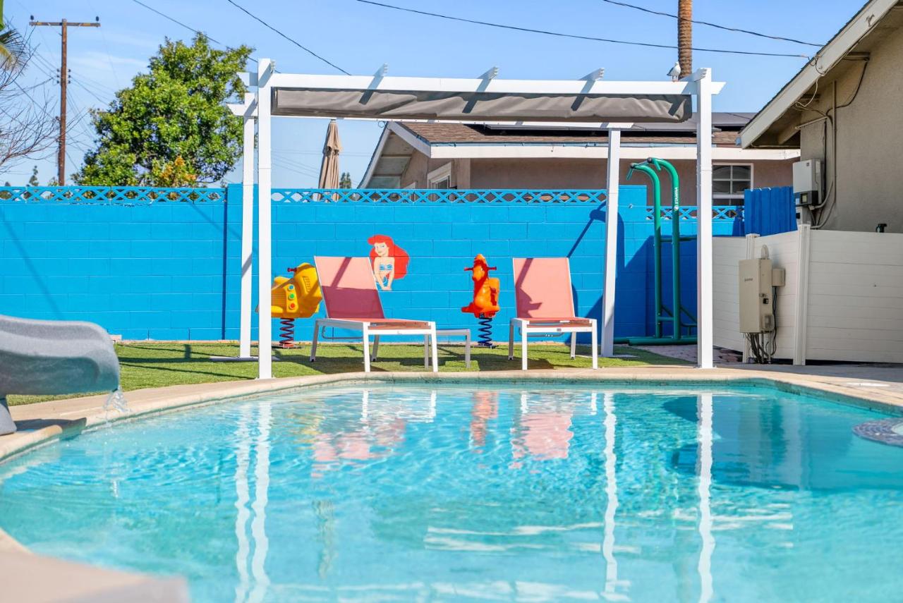 Mickeys House - Heated Pool, Slide, Golf, Karaoke and More - Chambres d’hôtes Anaheim