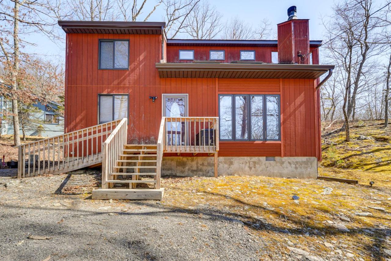 Fire Pit and Gas Grill Charming Poconos Abode! - Ferienwohnung