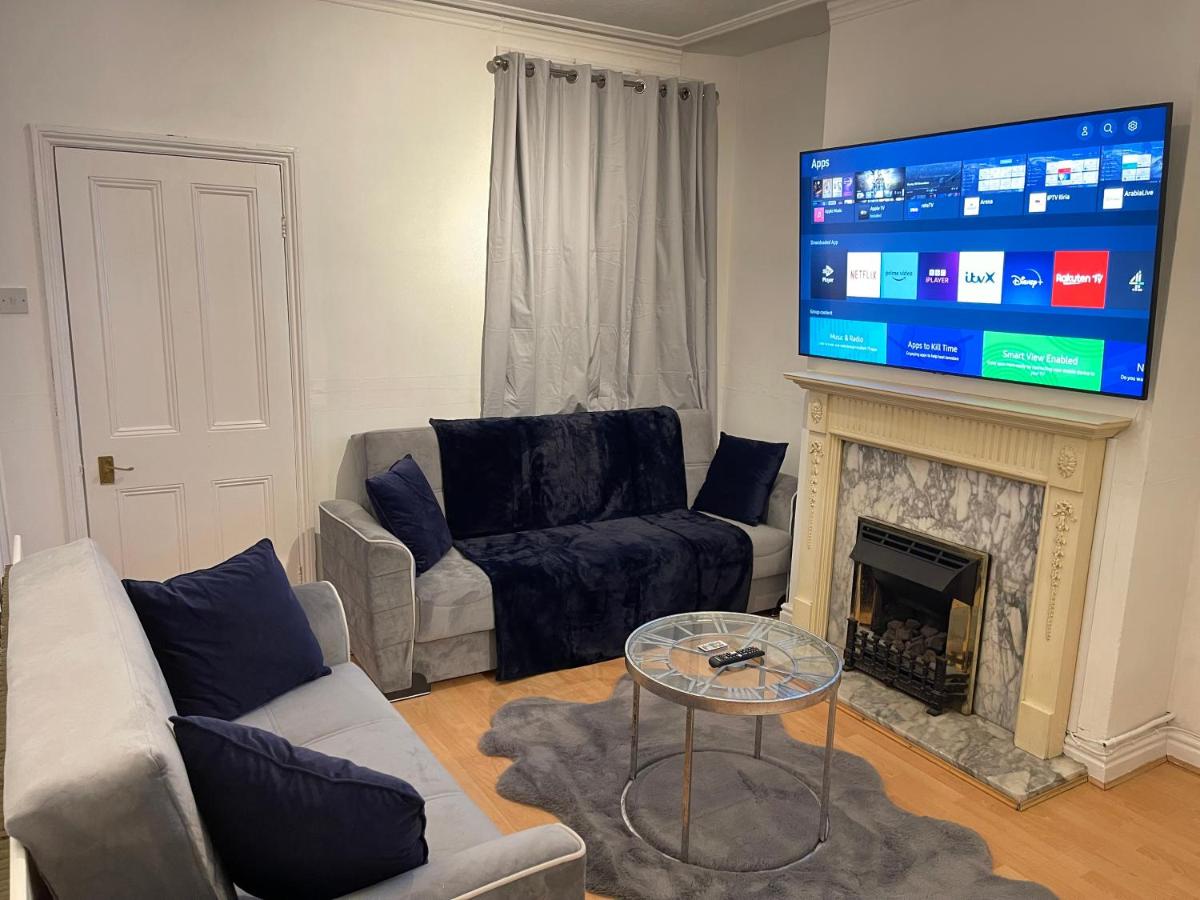 Hometel Digs Nice Comfy Home Sleeps 12 - B&B