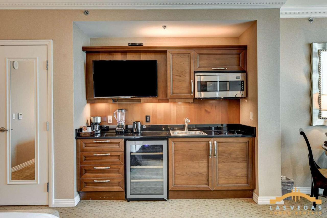 MGM Signature-25-711 Strip View Jacuzzi Studio - B&B Las Vegas