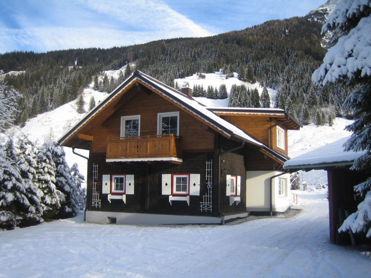 Chalet (8-10 Adults)