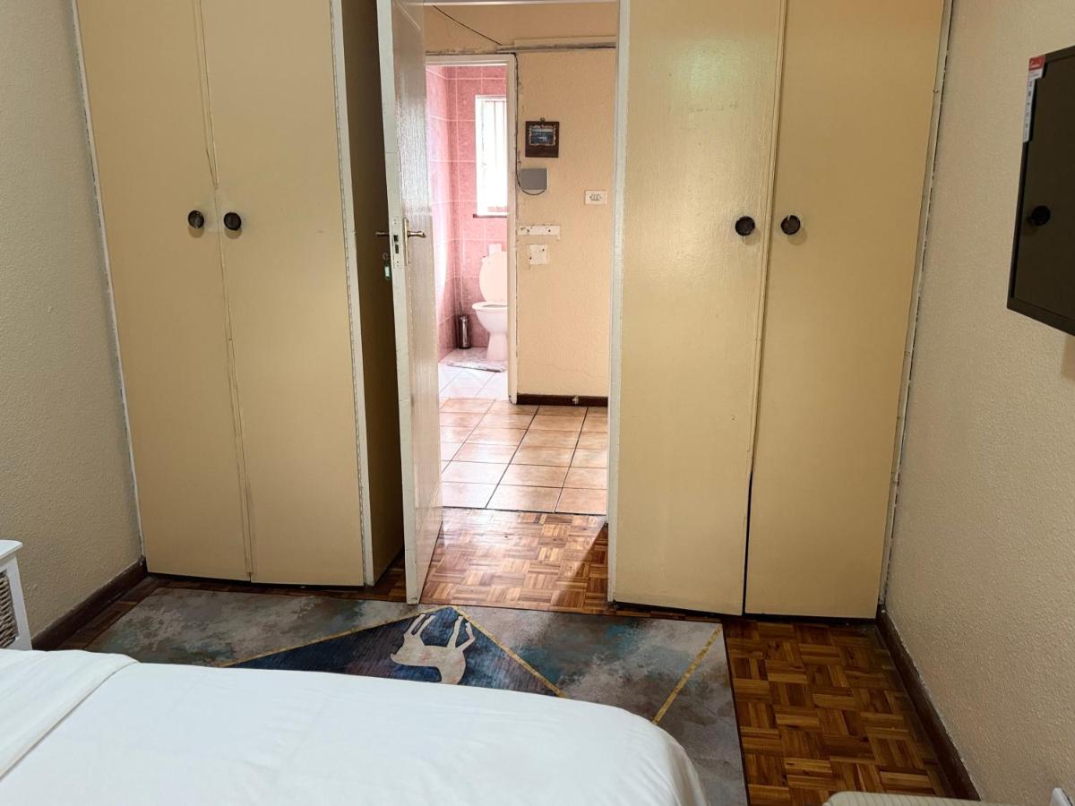 Camera Matrimoniale con Bagno in Comune