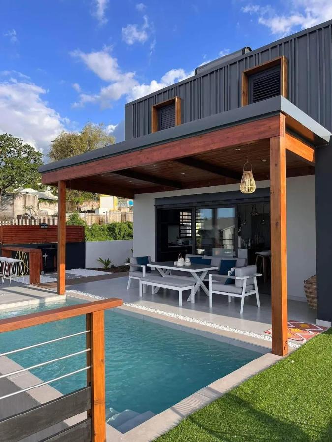 Villa élégante avec piscine privée à Saint Paul + Vue sur la mer - B&B Saint-Paul