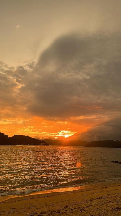Condomínio em Angra dos Reis com praia privativa - B&B Angra dos Reis