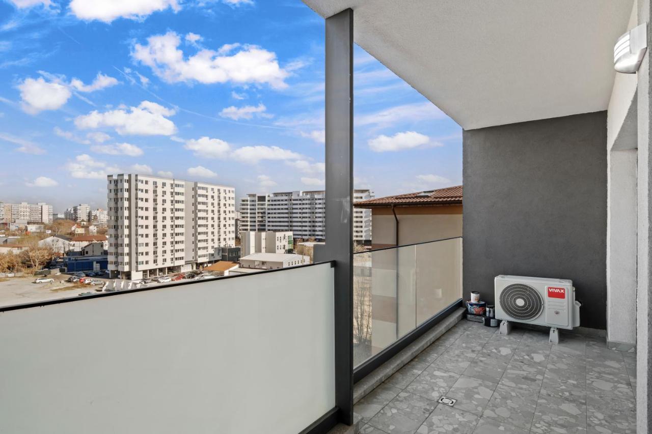 Ultra-Modern & Spacious 2BR Apartment with Balcony - Chambres d’hôtes Bucarest