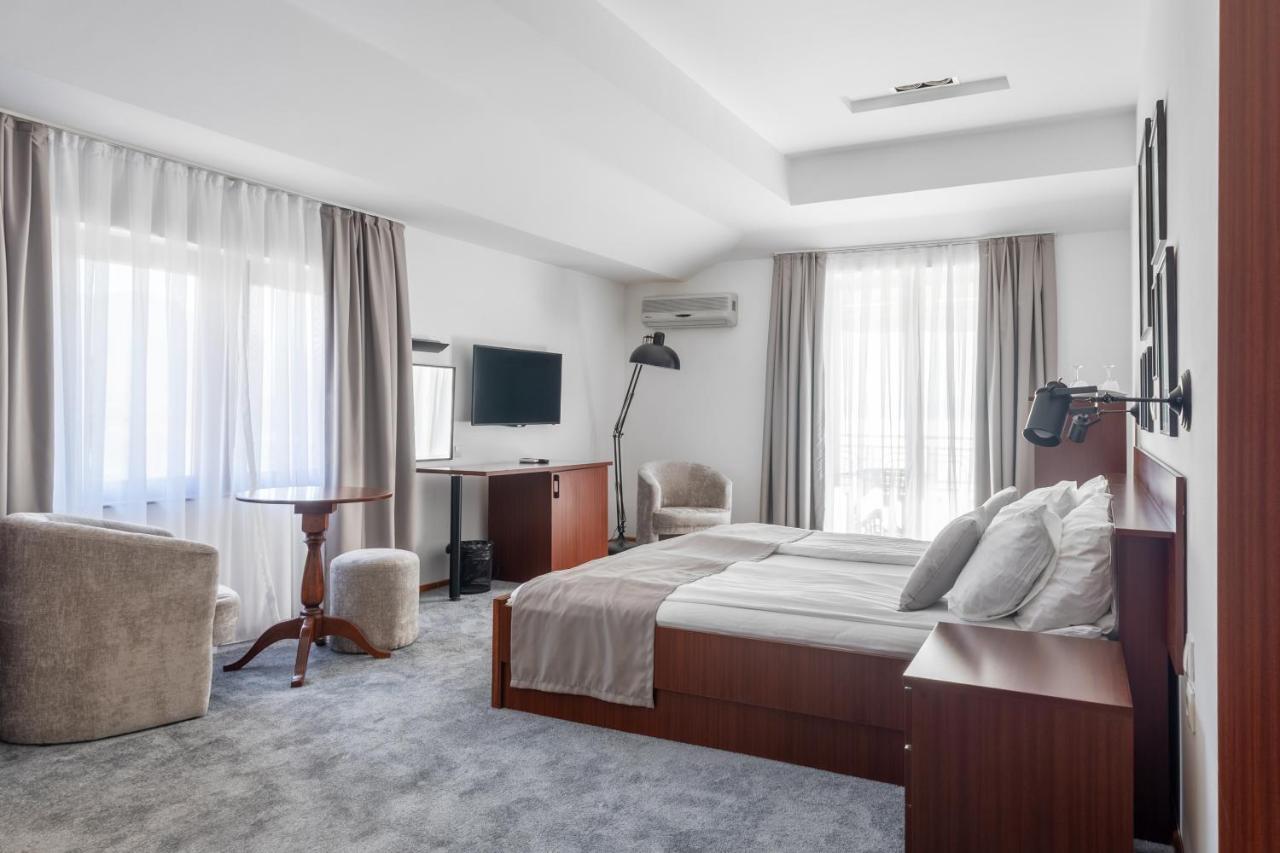 Superior Double Room with Lake View