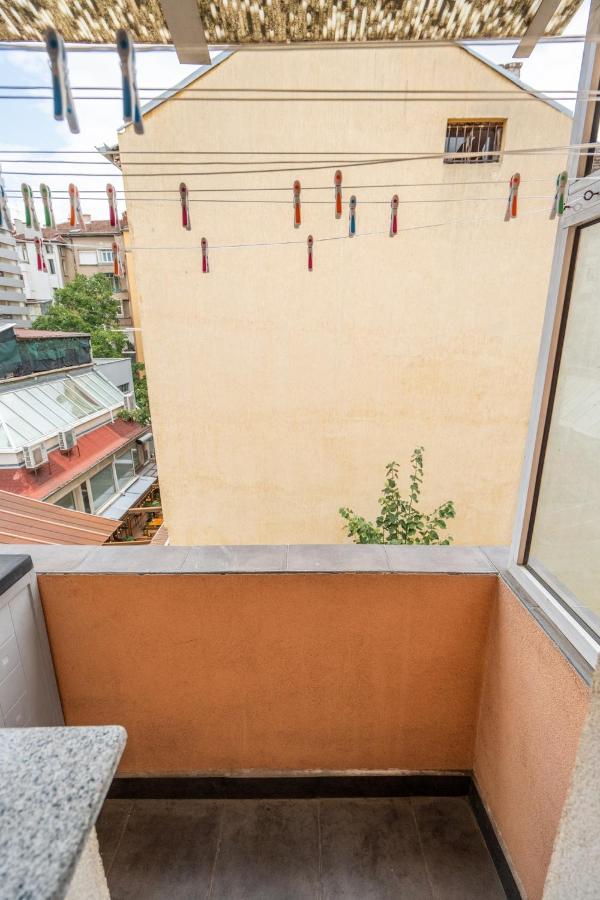 Charming 2BDR Heart of Main Street - Ferienwohnung Sofia