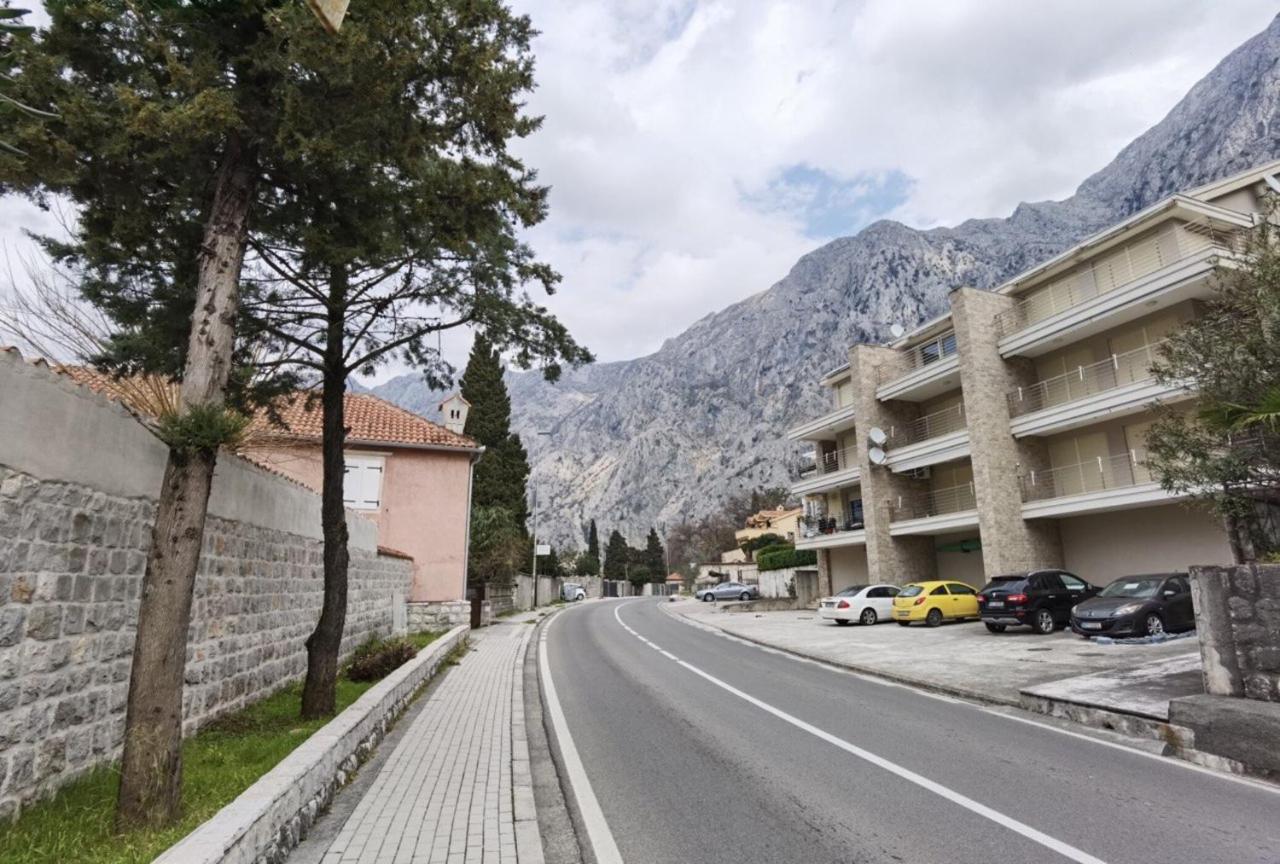 Duplex in Ljuta, Kotor, with stunning views of the bay 50 m to the sea - B&B