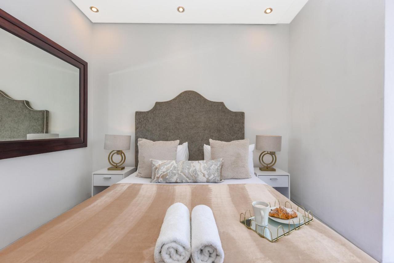 Deluxe One-Bedroom Apartment with City View