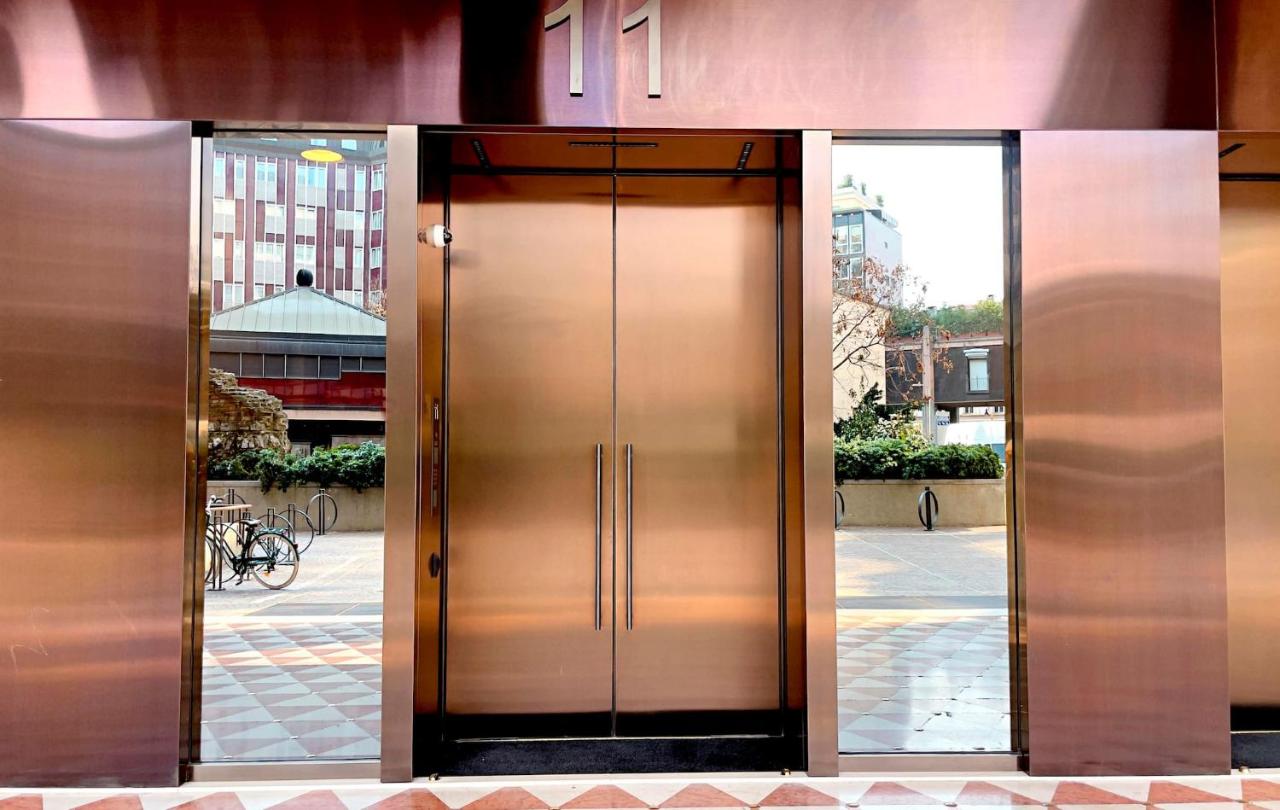 San Babila Central Tower with panoramic terrace overlooking Duomo by Rentopolis - Ferienwohnung Mailand