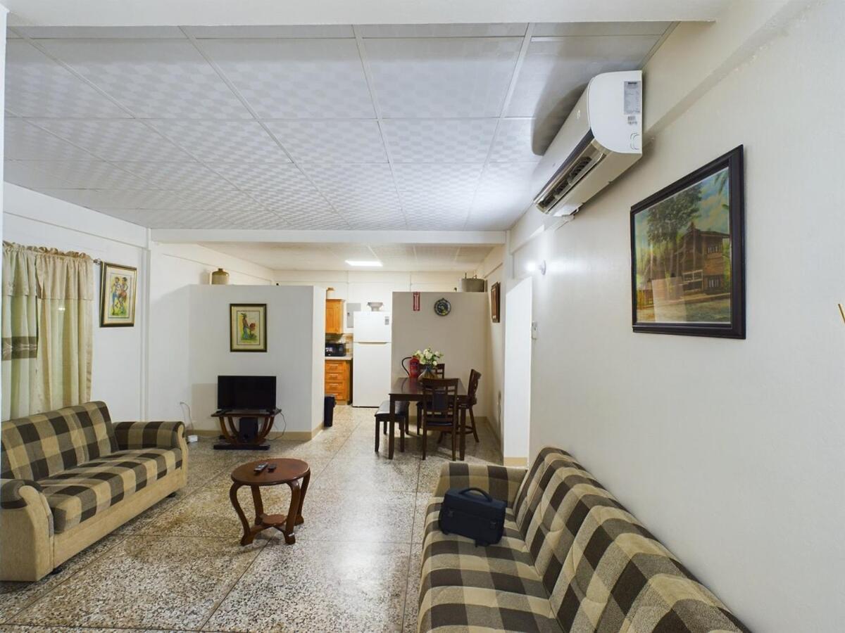 2 Bedroom Apartment close to POS - Chambres d’hôtes