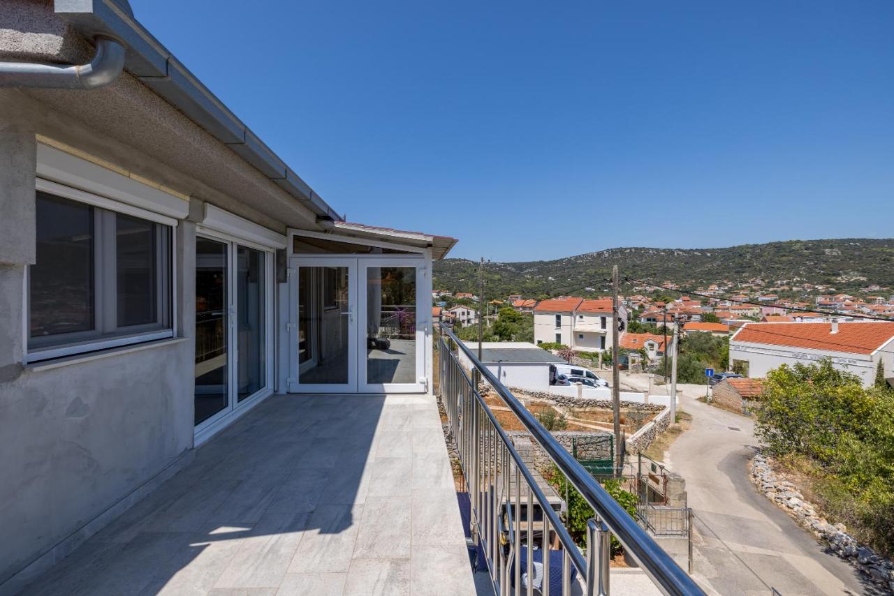 Vila Nina - Apartment Patrik - B&B Vinišće