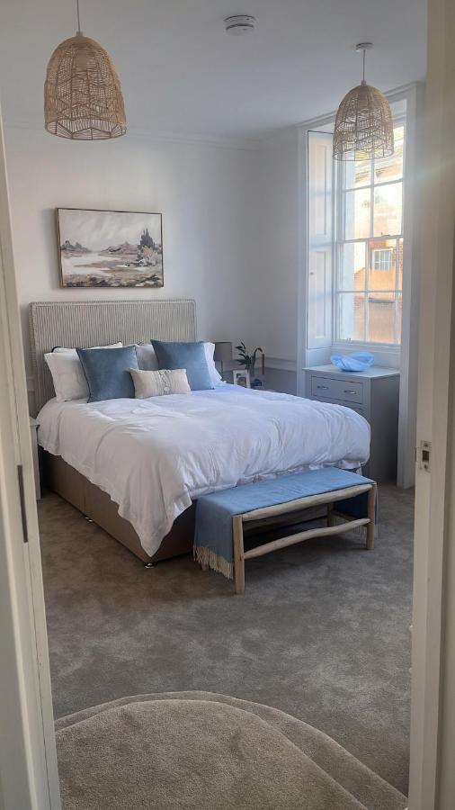 Spacious 2B Flat in Clement House - Bed and Breakfast Tring