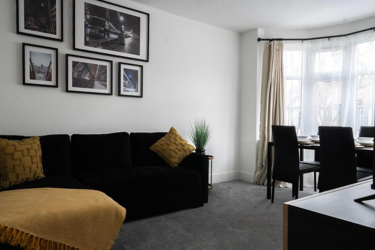Bright 2-Bed Flat with Skylight attic Room - Ferienwohnung