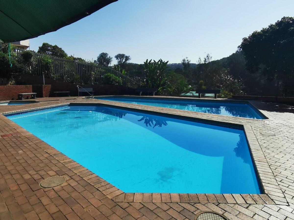 Ocean Waves Umdloti 2 Adults & 1 Child - Bed and Breakfast eMdloti