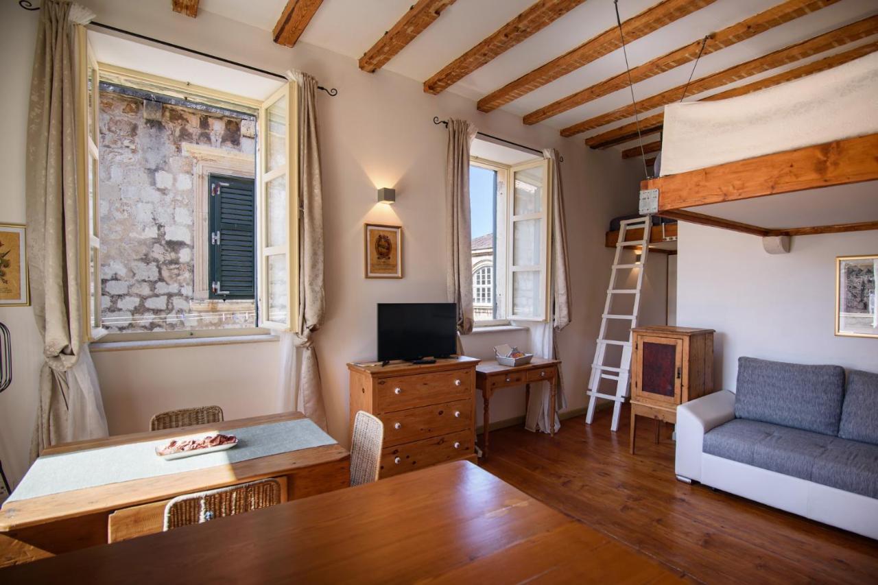 Apartment with Garden View