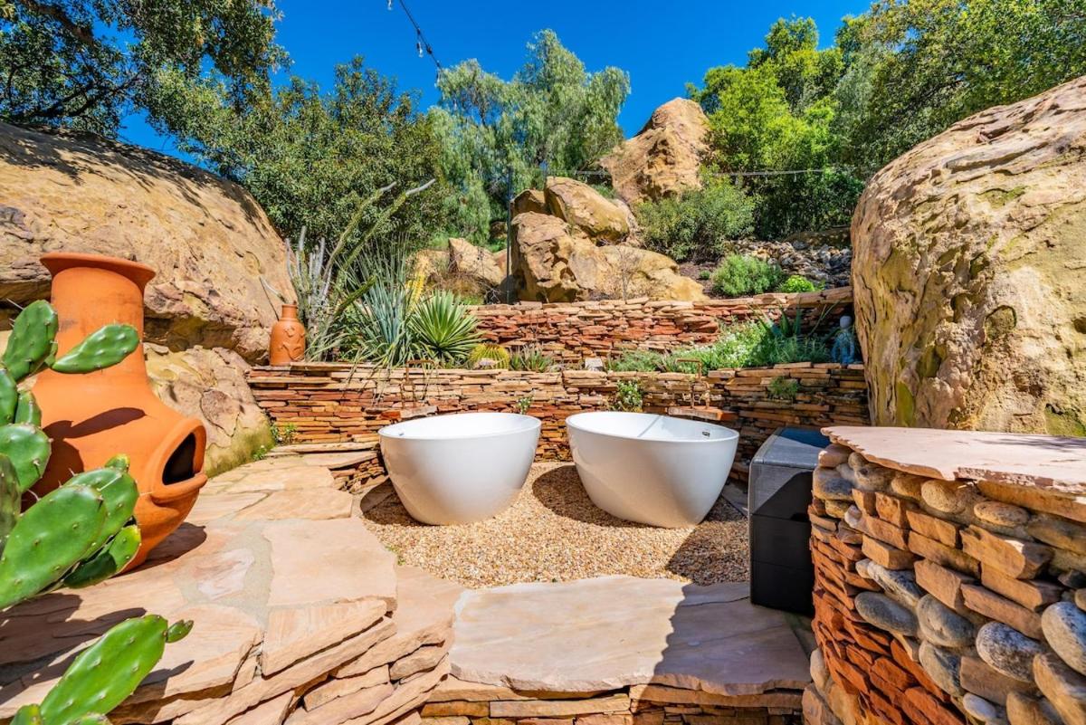 Private Romantic Escape, Hidden Gem w Hot Tub - Chambres d'hôtes Chatsworth Lake Manor