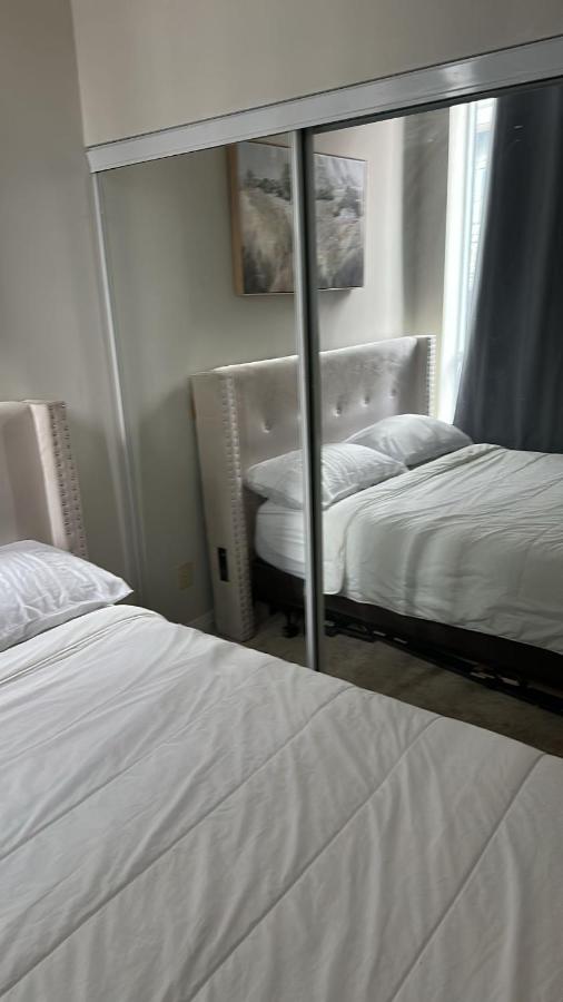 Cozy private room in a shared townhouse - B&B