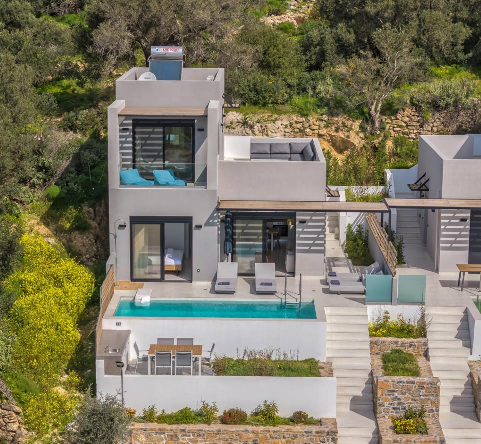 Villa April, Seaview and pool - B&B