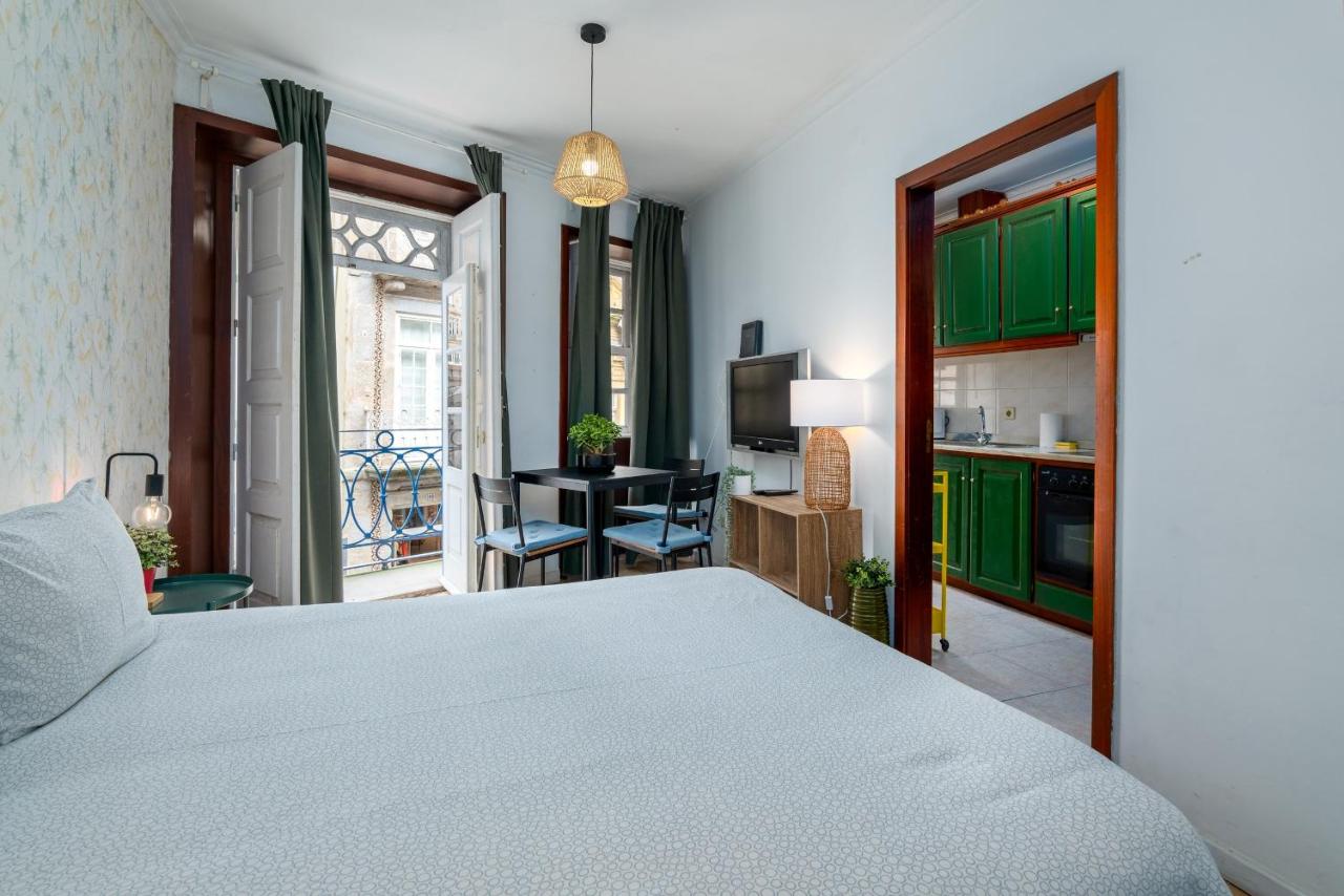 Renovated Feb25 Clerigos Cozy Balcony with self check in - B&B Oporto