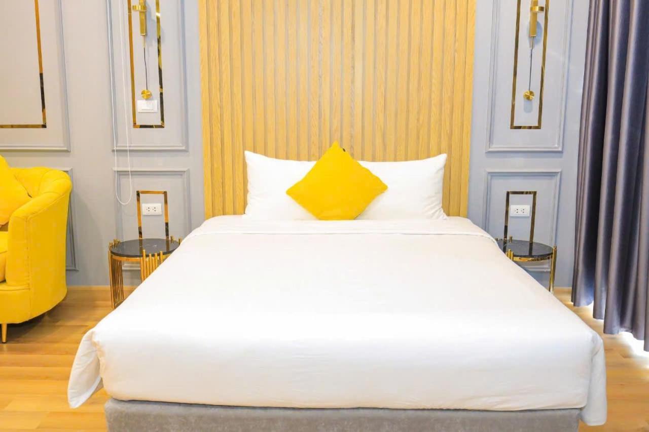 Two-Bedroom Apartment with Balcony and Sea View