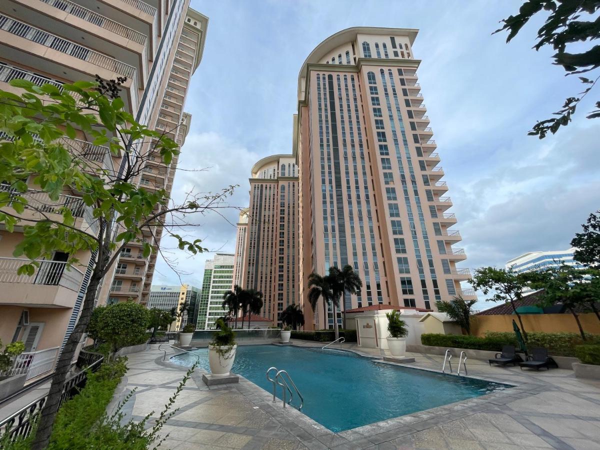 Chic and modern studio - B&B Manila