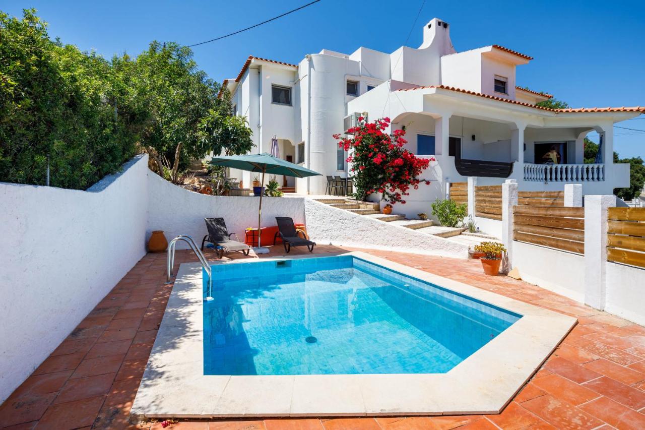 Charming Carvoeiro Beach Villa, Algarve with Private Pool, Sea Views and Walk to Beach - B&B Porto Carvoeiro