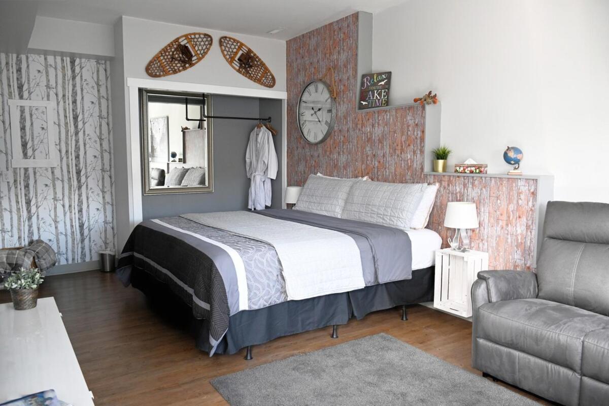 Two-Bedroom Apartment with Lake View