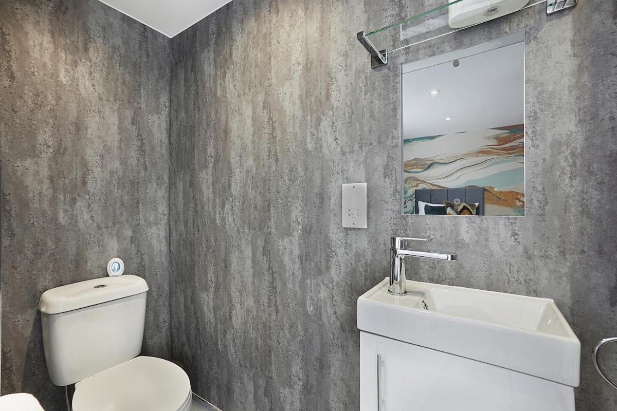 OnSiteStays - Stylish 5 bedroom house with 3 bathrooms - Ferienwohnung Dartford