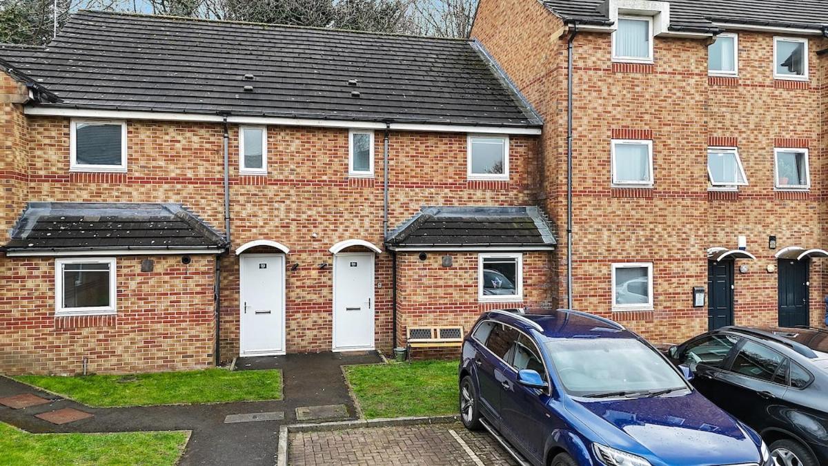 Modern 4 bed Town-house, Free Parking - Bed and Breakfast