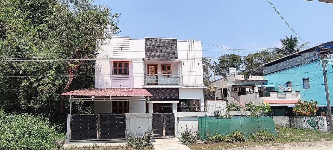 Vel Murugan Home Stay - B&B Ambagarattūr