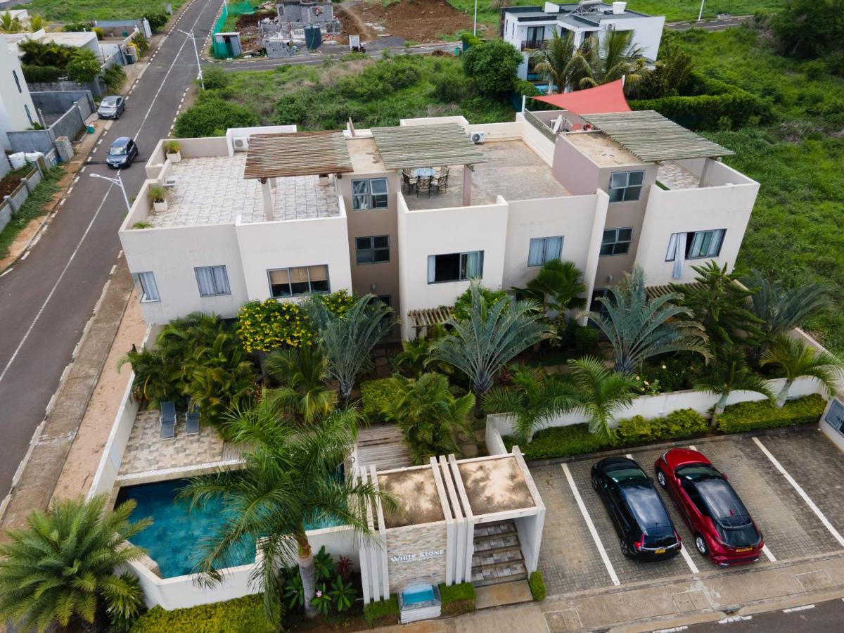 Modern Villa with Private Rooftop - B&B