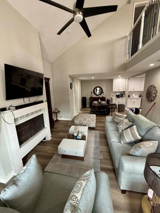 Spacious home by the galleria - B&B
