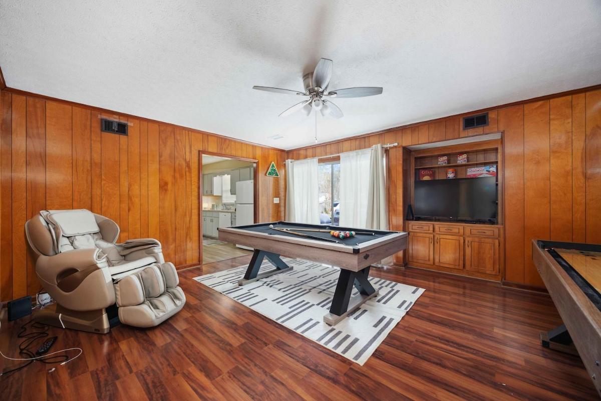 4-Bed Haven Pool Table, Shuffleboard Massage Chair close to Fort Benning and downtown - B&B Columbus