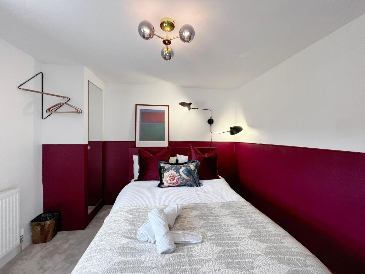 Lovely Double Room in Terrace Home - University Hospital City Centre - Bed and Breakfast