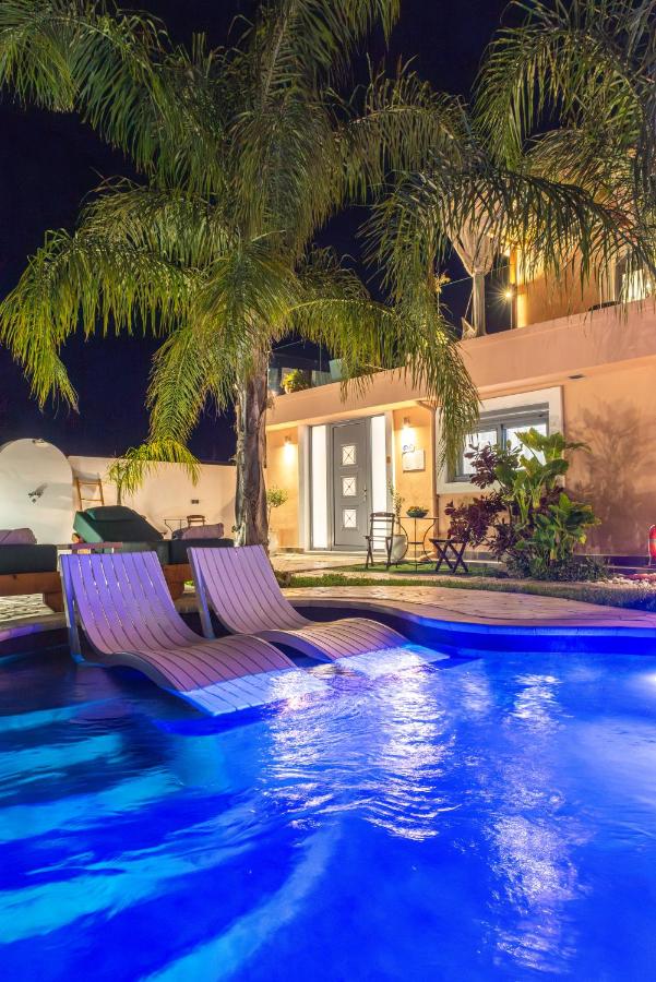 Antonakisvilla - Luxury Pool, jacuzzi & SeaView Retreat - B&B