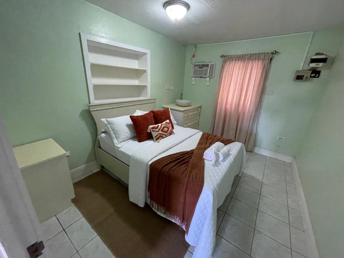 Modern North Side Hideaway with Aircon - B&B Dick Hill