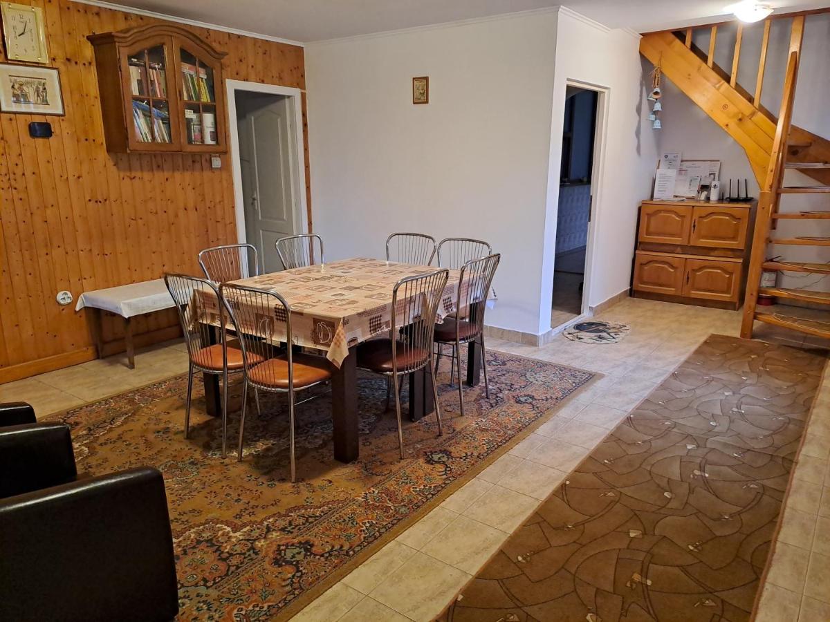 Tweepersoonskamer met 1 of 2 Bedden en Gedeelde Badkamer