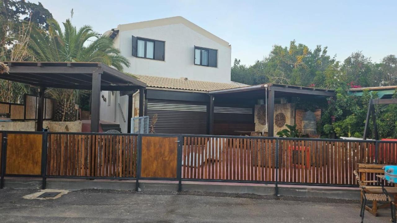 Sea and Sun Metaxy Mas, brand-new, beachfront ! - B&B Chionáto