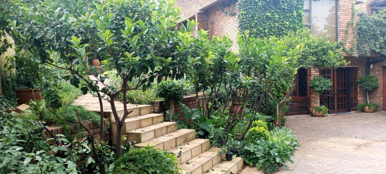Northcliff Studio Apartment - B&B
